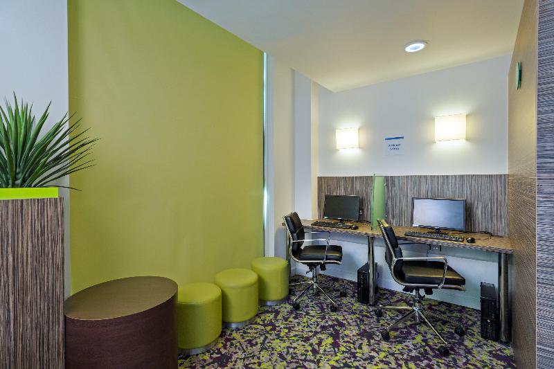 فندق Holiday Inn Express Harlow, An Ihg