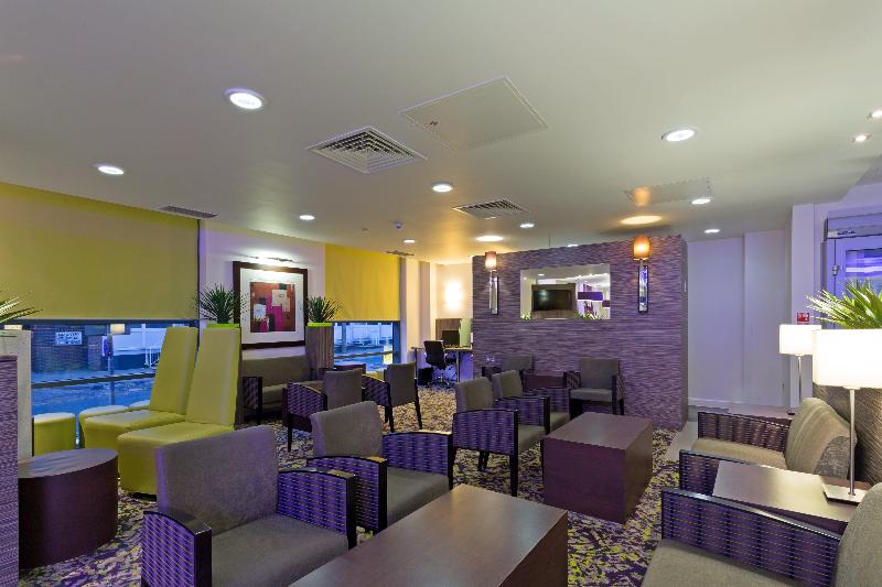 בית מלון כפרי Holiday Inn Express Harlow, An Ihg