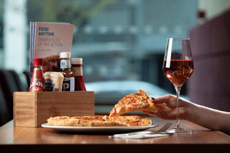 בית מלון כפרי Holiday Inn Express Warwick   Stratford Upon Avon, An Ihg