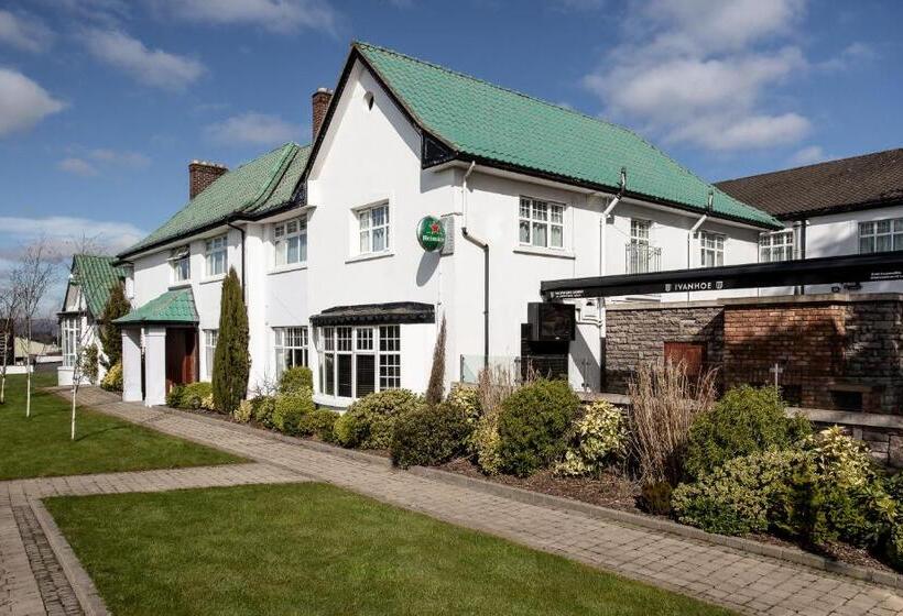 בית מלון כפרי Ivanhoe Inn And