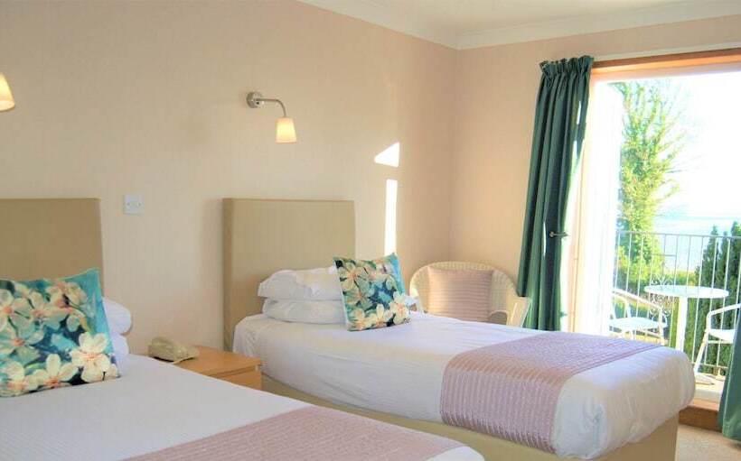 בית מלון כפרי Kingswood