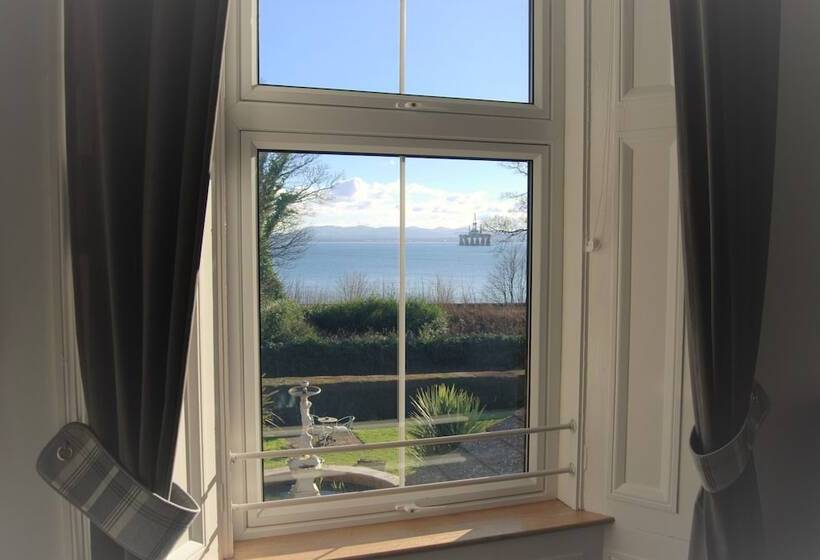 בית מלון כפרי Kingswood