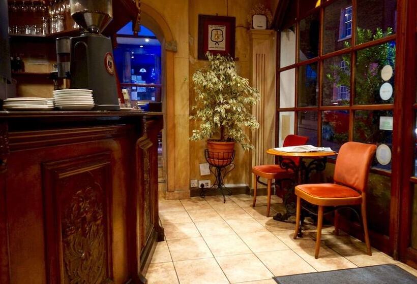 هتل La Gaffe   Bed And Breakfast