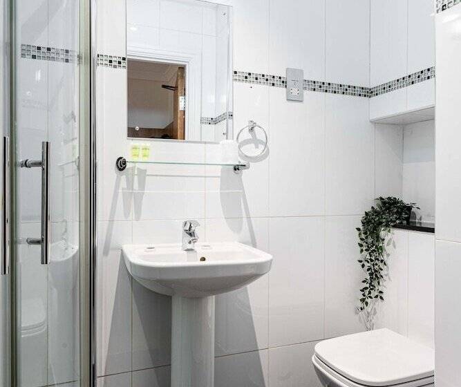 בית מלון כפרי Lancaster Court