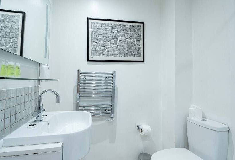 בית מלון כפרי Lancaster Court