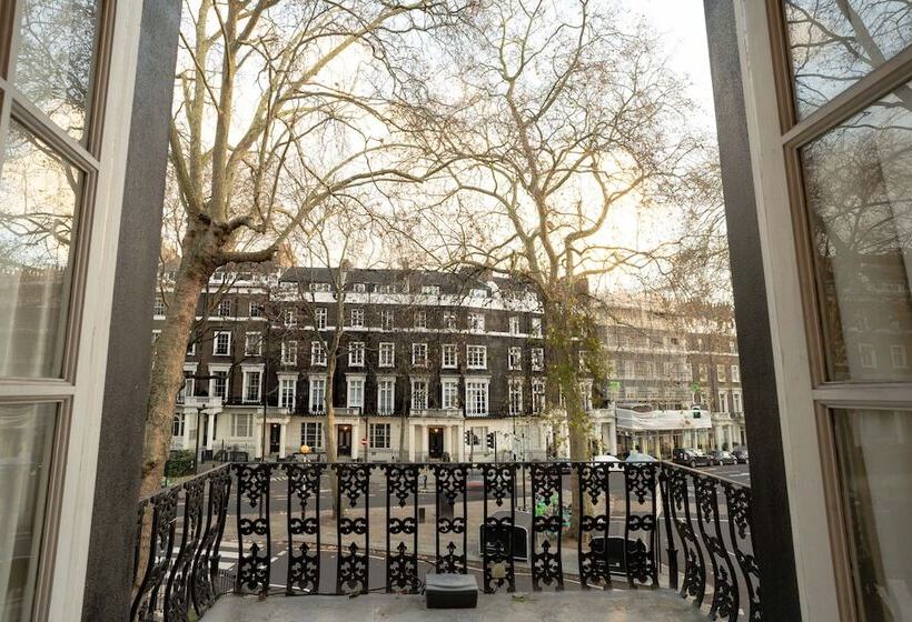 בית מלון כפרי Lancaster Court