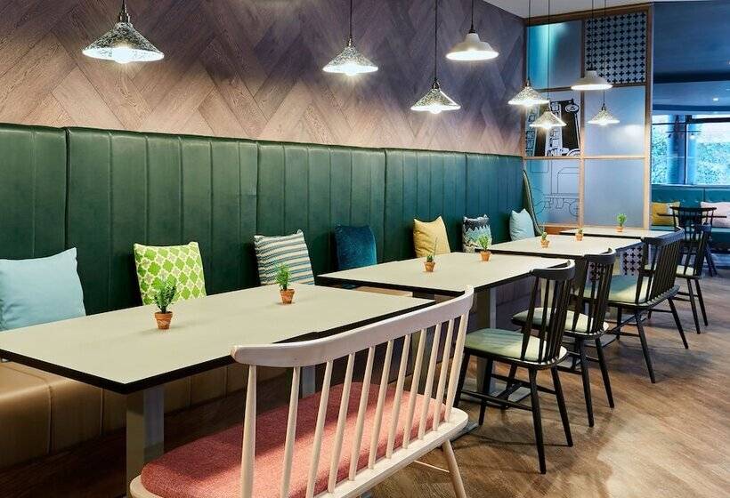 Отель Leonardo Manchester Central