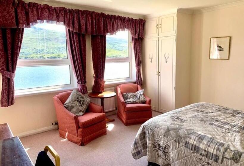 Lochalsh Hotel With Views To The Beautiful Isle Of Skye