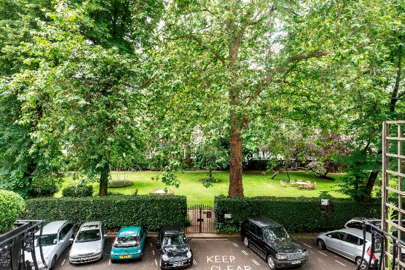 Отель London House