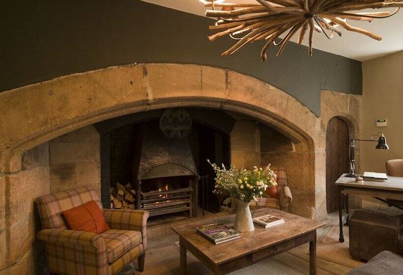 Отель Lord Crewe Arms