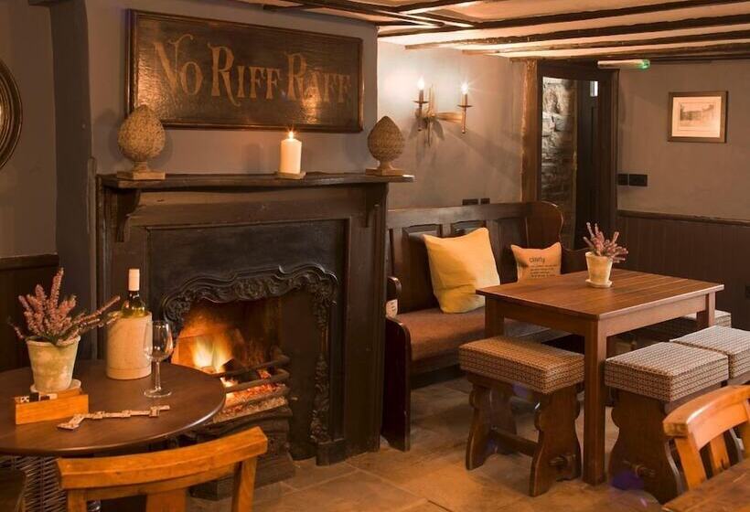 Отель Lord Crewe Arms