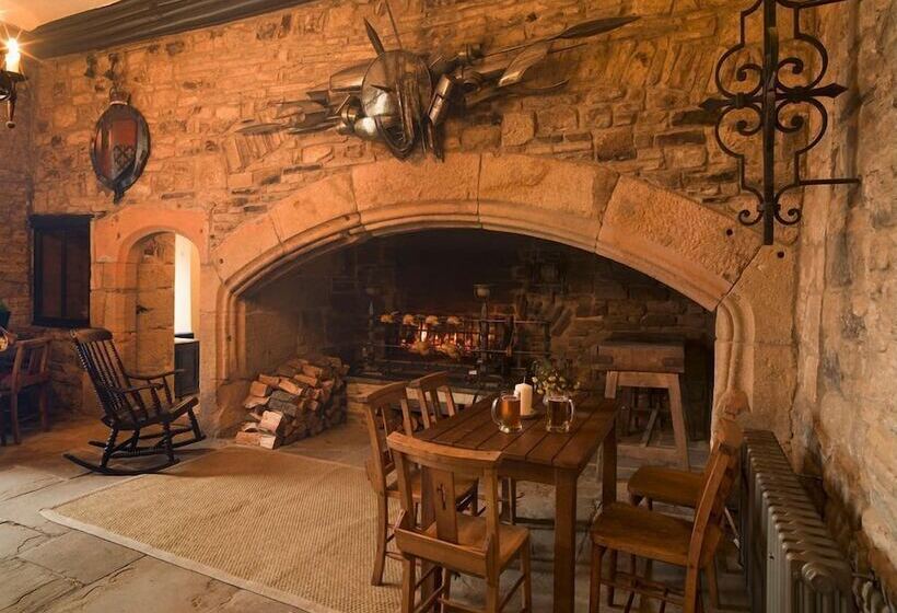 Отель Lord Crewe Arms