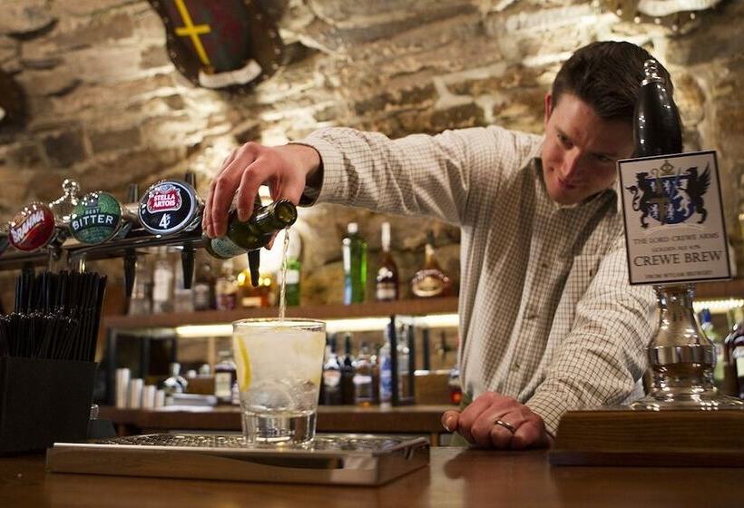 Отель Lord Crewe Arms
