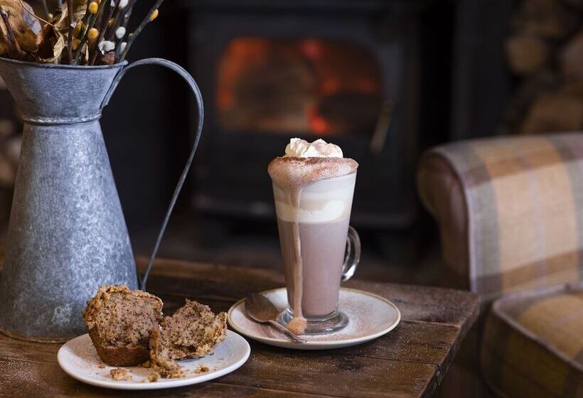 Отель Lord Crewe Arms