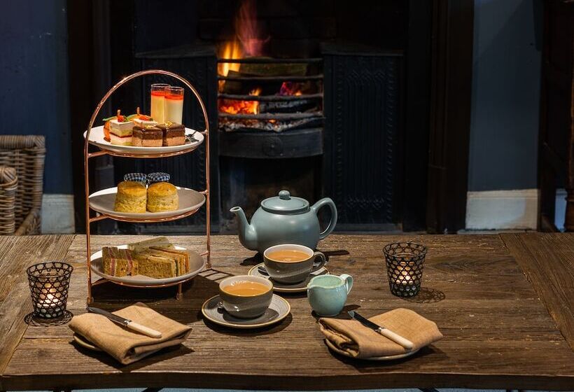 Отель Lord Crewe Arms