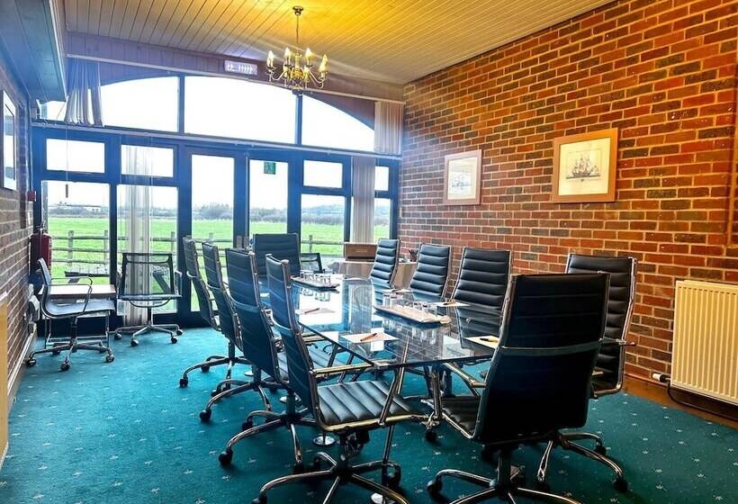 ホテル Marsh Farm