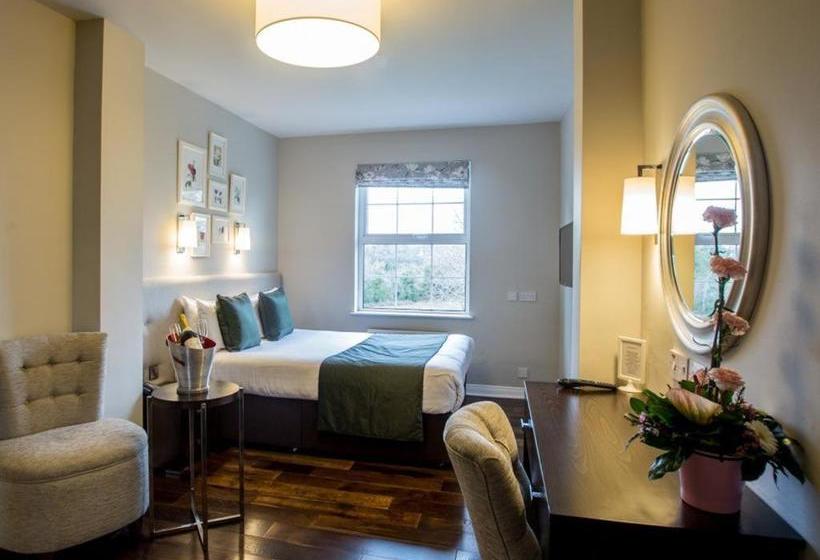 Отель Millbrook Lodge