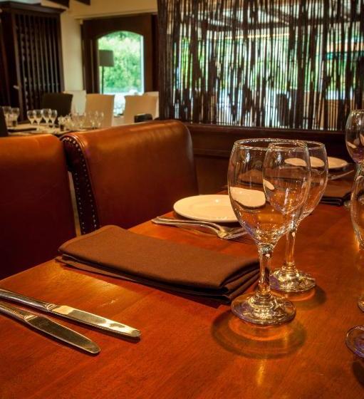 Отель The Mount Royale