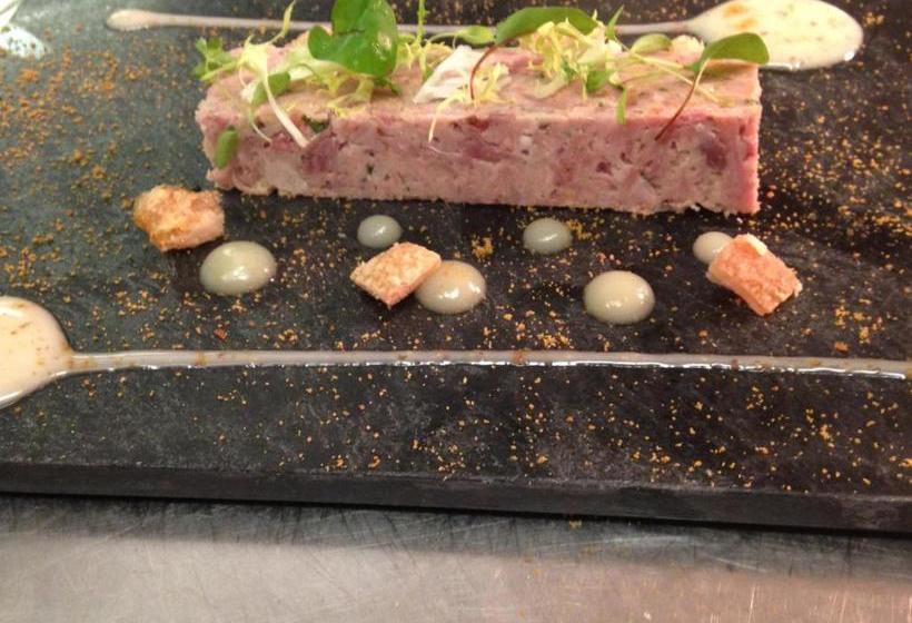 Отель The Mount Royale