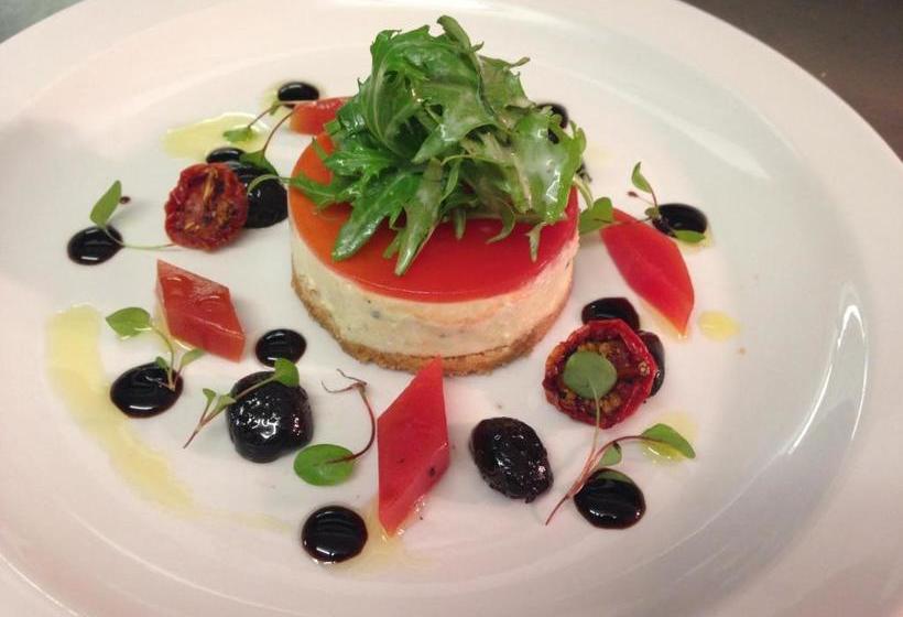 Отель The Mount Royale