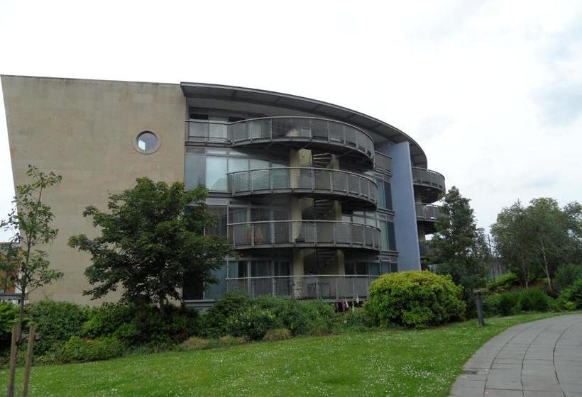 Apexlivingne   Luxury Balcony Apartment, Double Bed, Wifi