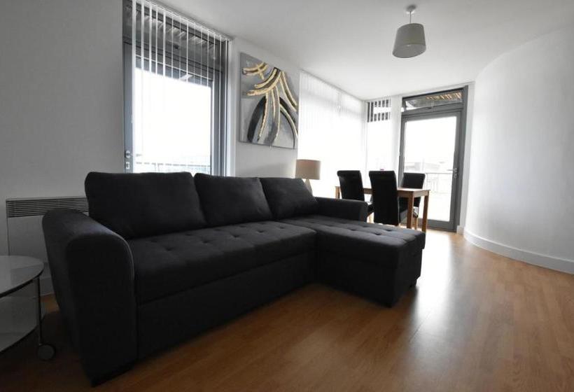 Apexlivingne   Luxury Balcony Apartment, Double Bed, Wifi