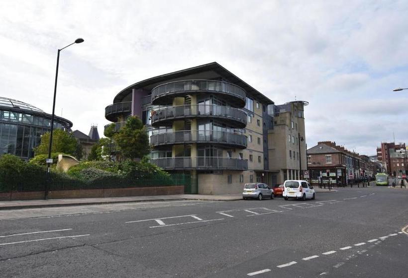 Apexlivingne   Luxury Balcony Apartment, Double Bed, Wifi