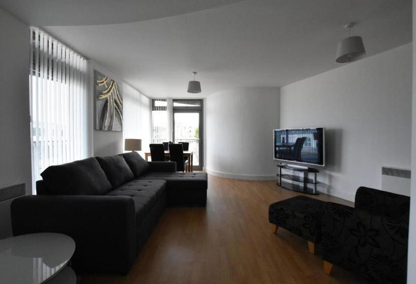 Apexlivingne   Luxury Balcony Apartment, Double Bed, Wifi