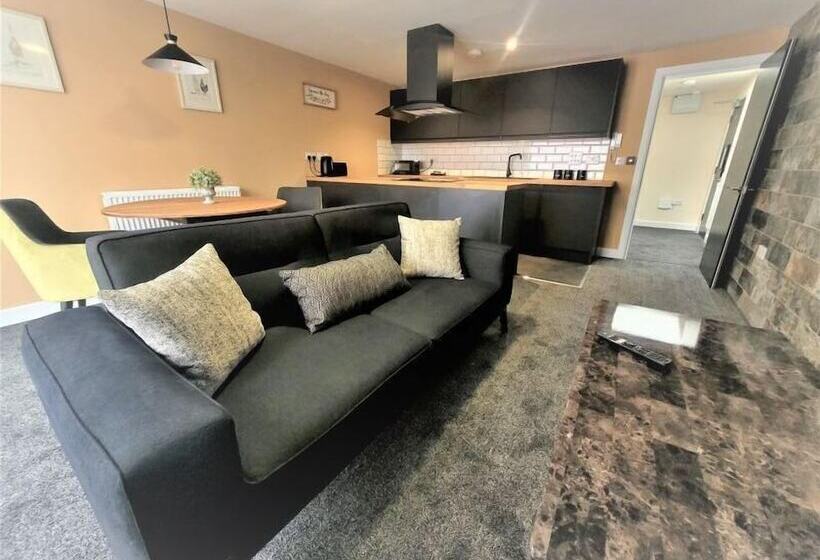 New County Hotel & Serviced Apartments By Roomsbooked