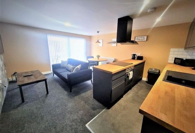 New County Hotel & Serviced Apartments By Roomsbooked