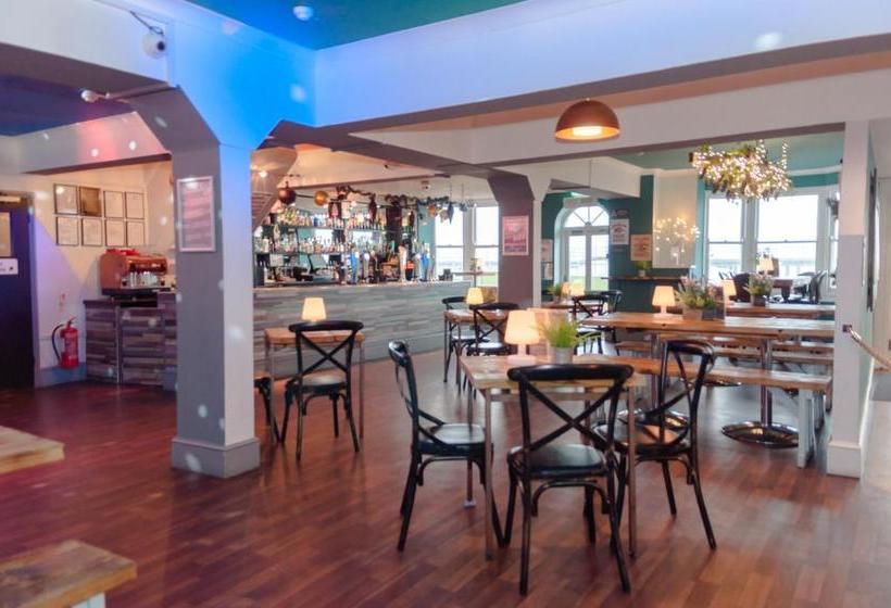 Отель New Madeira Seafront