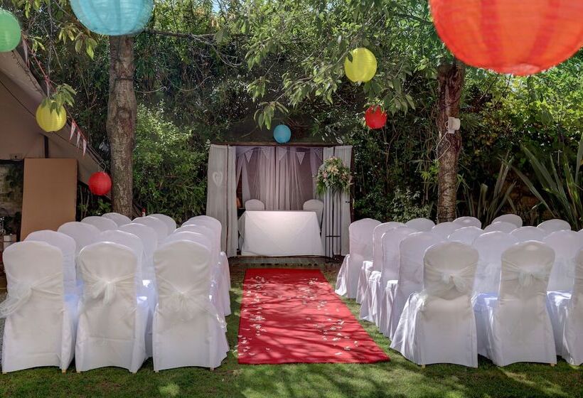 Отель Norfolk Royale