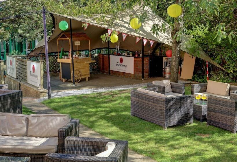 Отель Norfolk Royale