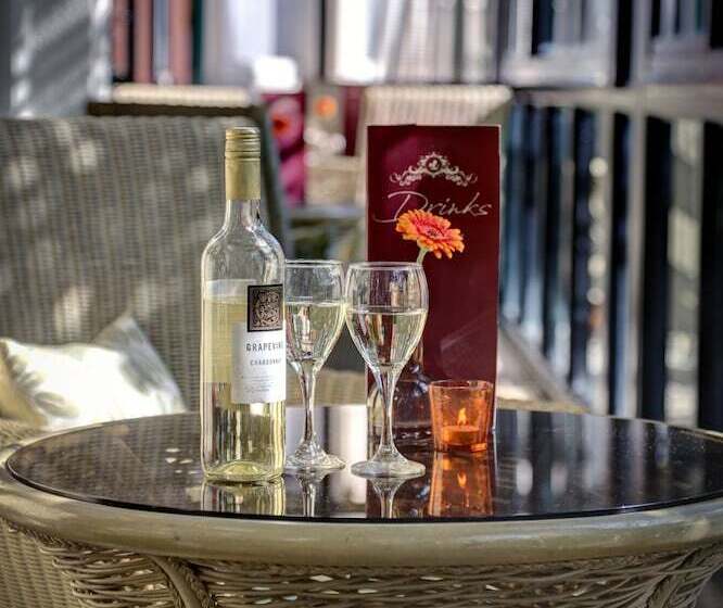 Отель Norfolk Royale