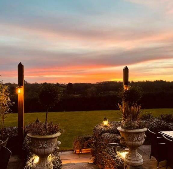 호텔 Nuthurst Grange Country House