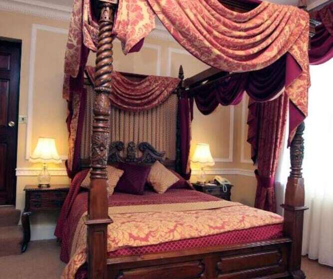 Отель Old Palace Lodge