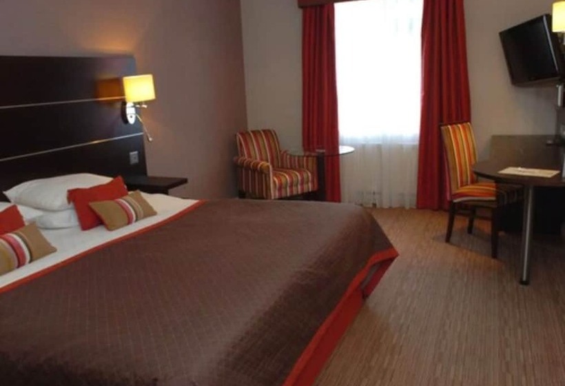 Отель Old Palace Lodge