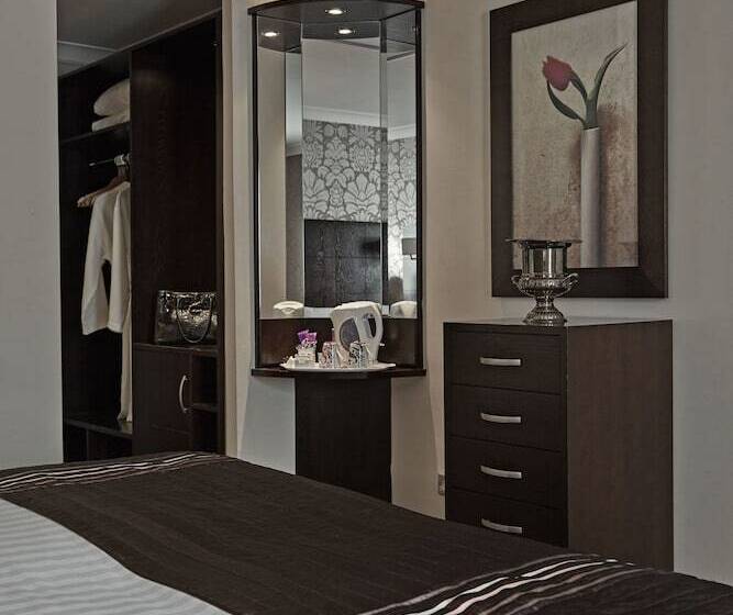 Отель Old Palace Lodge