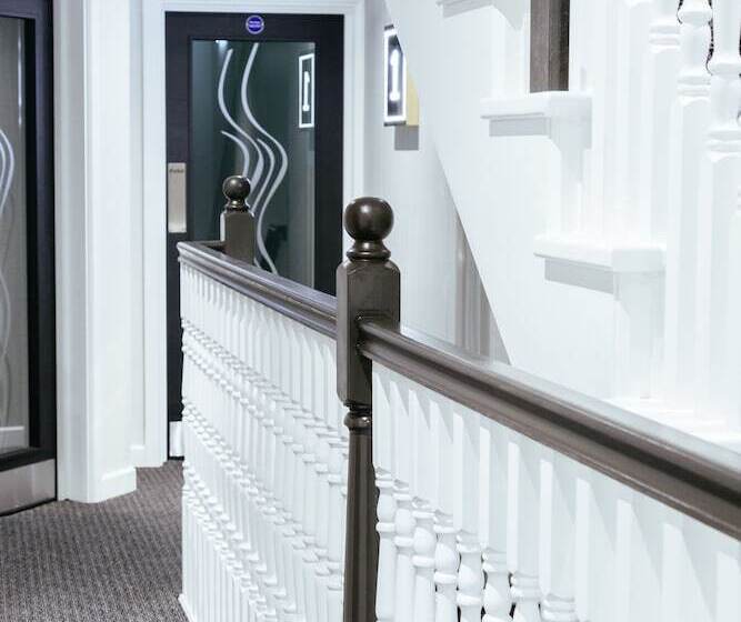 فندق Oliver Plaza