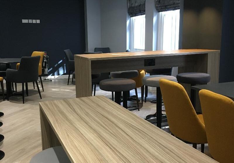 فندق Oliver Plaza