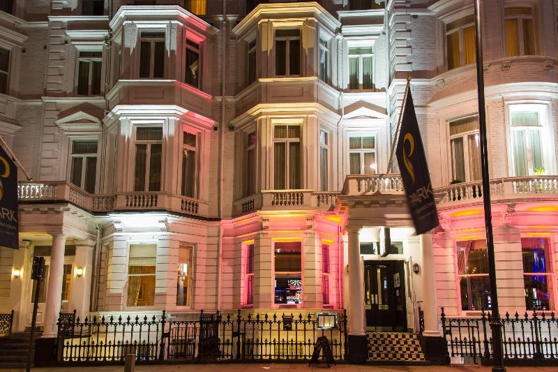 هتل Park International