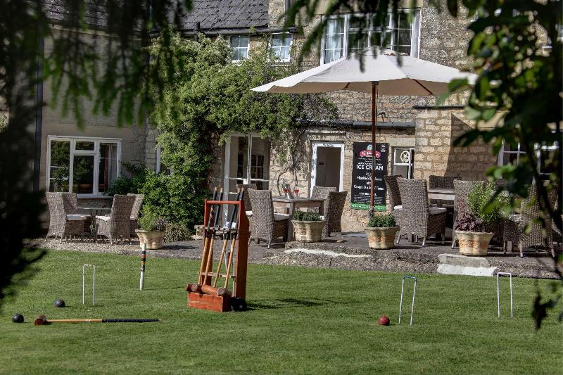 فندق Pettifers Freehouse