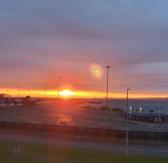 בית מלון כפרי The Anchorage