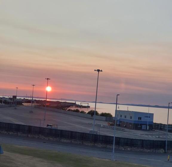 בית מלון כפרי The Anchorage