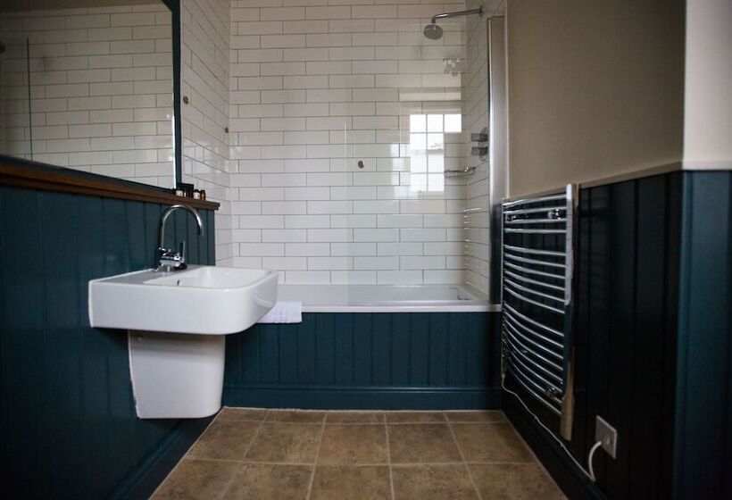 ホテル The Blue Boar