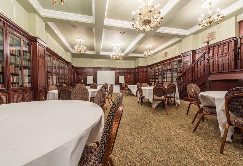 Отель The Imperial Crown