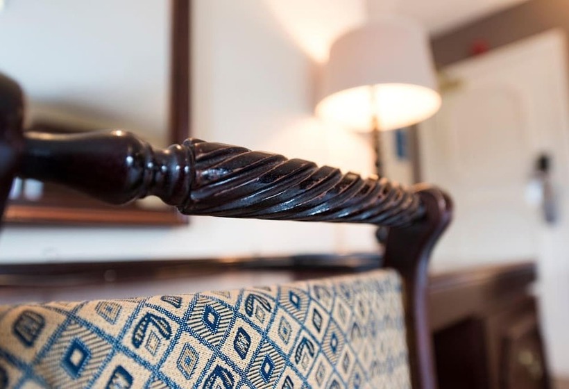 Отель The Imperial Crown