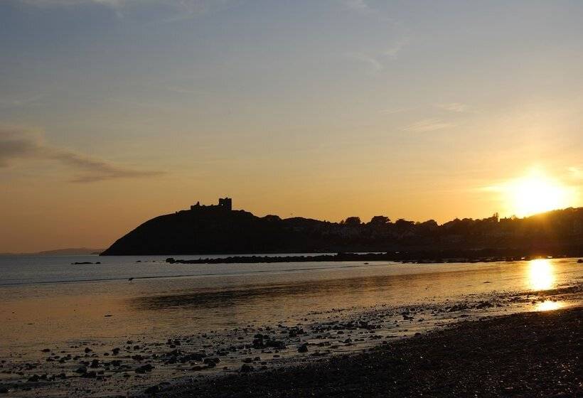 Lion Hotel & Studio Apartments