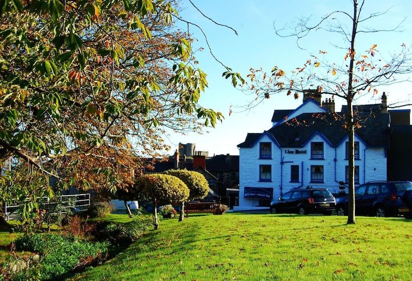 Lion Hotel & Studio Apartments