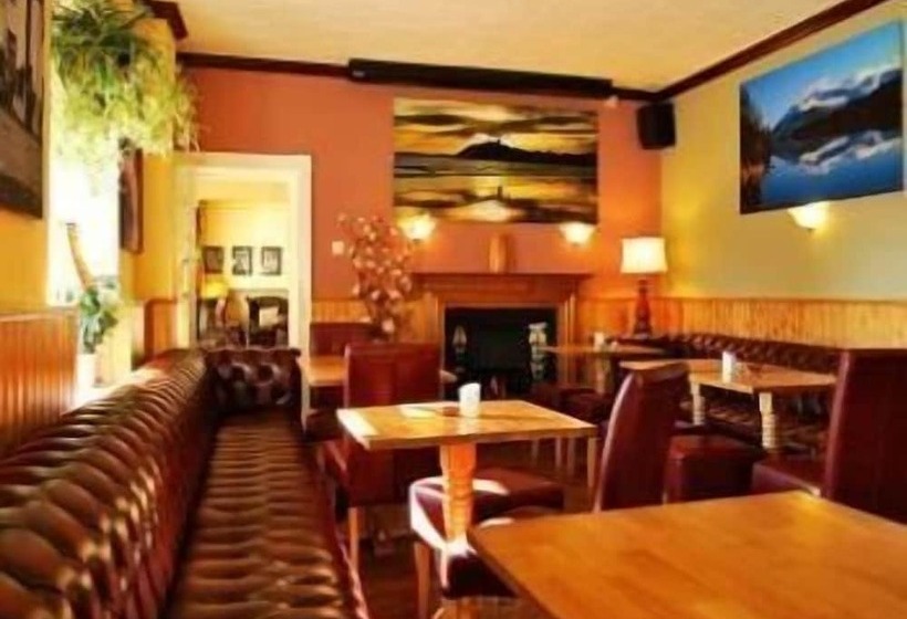 Lion Hotel & Studio Apartments